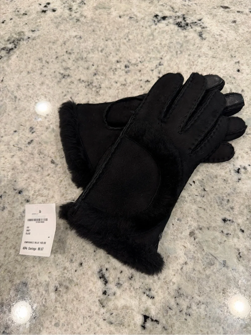 NWT . . .  UGG Exposed Seam Suede Shearling-Trim Gloves  |  Black